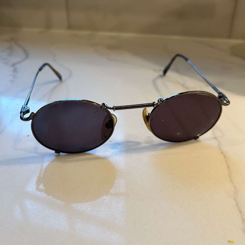 Vintage Oval Sunglasses with Dark Lenses